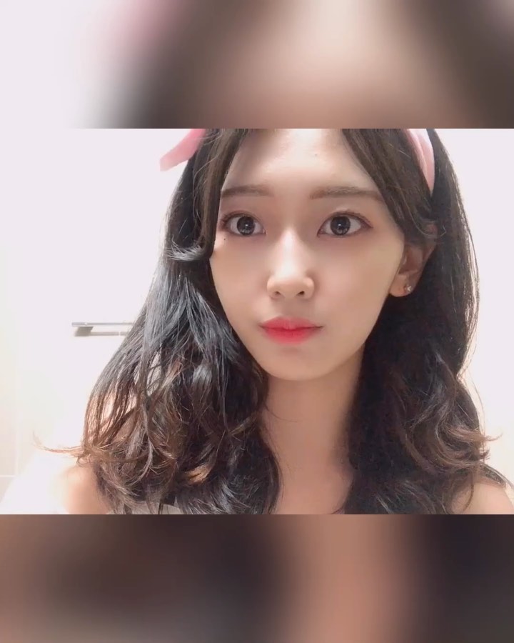 유쬬이😊 on Instagram: “피부가 민감한 편이라 폼클렌저도 좀만 자극적이면 바로 피부 뒤집어졌었는데 쉬드엘클렌저는 약산성이여서 자극적이지않았고 무엇보다 거품이 쫀쫀하고 풍성해서 손에 거품낼때랑 얼굴에 닿았을때 기분이 몽글몽글했당😊😊 #shedeell #쉬드엘 #쉬드엘콩클렌저…”