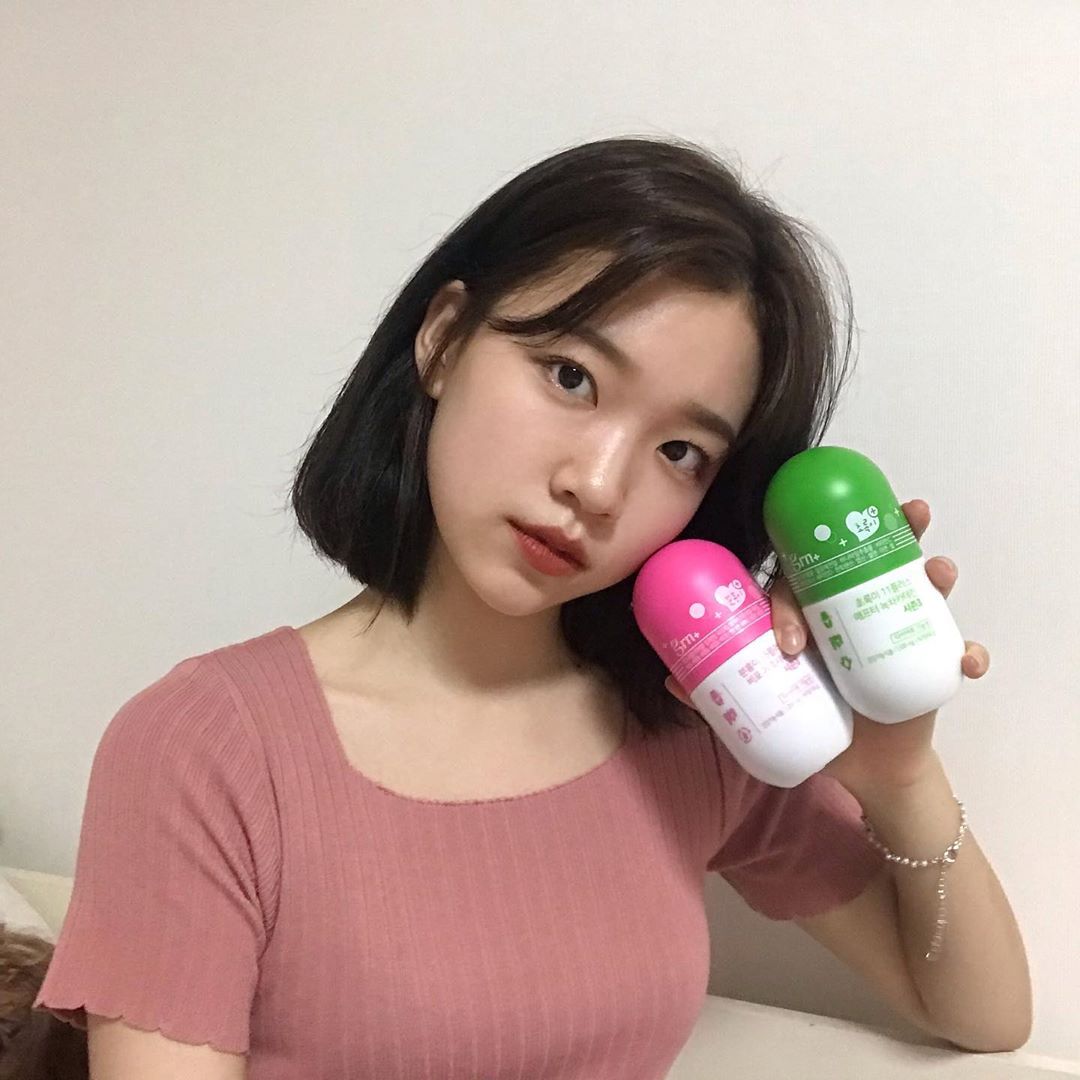 송지현 on Instagram: “식단 조절 없이 밥 먹기 전 분홍이 한 알, 밥 먹고 초록이 한알 먹으니까 일주일만에 1.5키로 감량 😮 친구들한테도 살빠져보인다는 소리 많이 들었어요! 다들 분홍이초록이하세요 😉…”