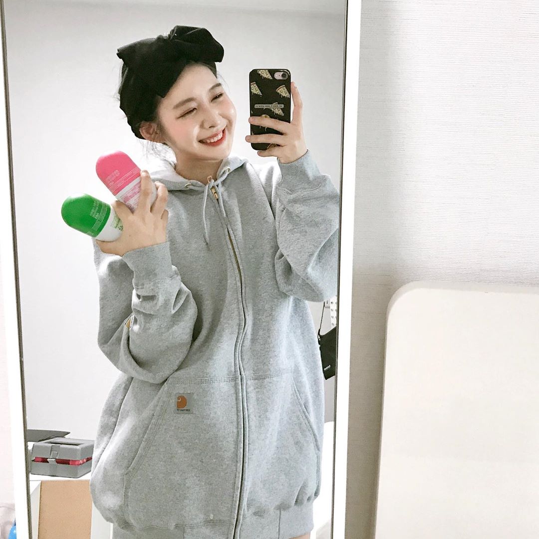 럽 솜 on Instagram: “[ 긴급 뉴스 ] 아가리어터 솜 드디어 정신 붙잡고 다이어트 2주째 돌파 ! 식단조절하며 다이어트 보조제로 효과 만땅 보는중 빈속에 먹으면 더부룩하고 부작용 와서 아침 우유 한잔 마시기전 / 점심 삶은계란 2개 (노른자빼고) 먹기전 / 저녁 비비고…”