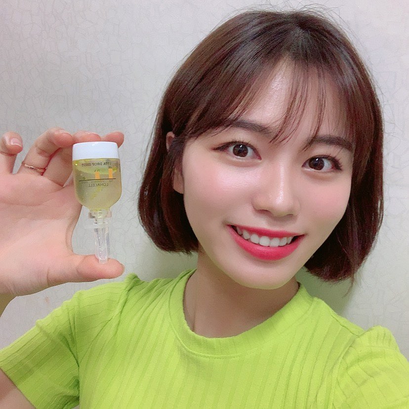 백혜진 on Instagram: “#로하셀비타드롭샷앰플 💊9가지 멀티비타민이 가득 담긴 오일블랜딩 제형! 기울이면 주르륵 흐르는 묽은 제형으로 흡수가 잘 돼요(з´⌣`ε) 용기에 붙어있는 노란 오일들이 전부 비타민🍋 집에서 #미백케어 #주름케어 하고 싶을 때 좋은#홈케어앰플 🛀 -…”