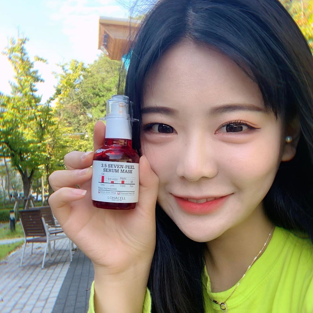 최수지(뚜디) on Instagram: “아이폰기본카메라도 예쁘게 나오는 날씌❣️ 출근 실허!!!!!!다들 힘쇼....ㅠ . 피부 넘 뒤집어져서 첨으로 피부과가서 아쿠아필 받으려 하는데 지푸라기 잡는 심정으로 쌍욕세럼부터 싸봤다ㅎㅎ 결이 좋아짐 죽어라 모낭충녀석 ㅠ #로하셀…”