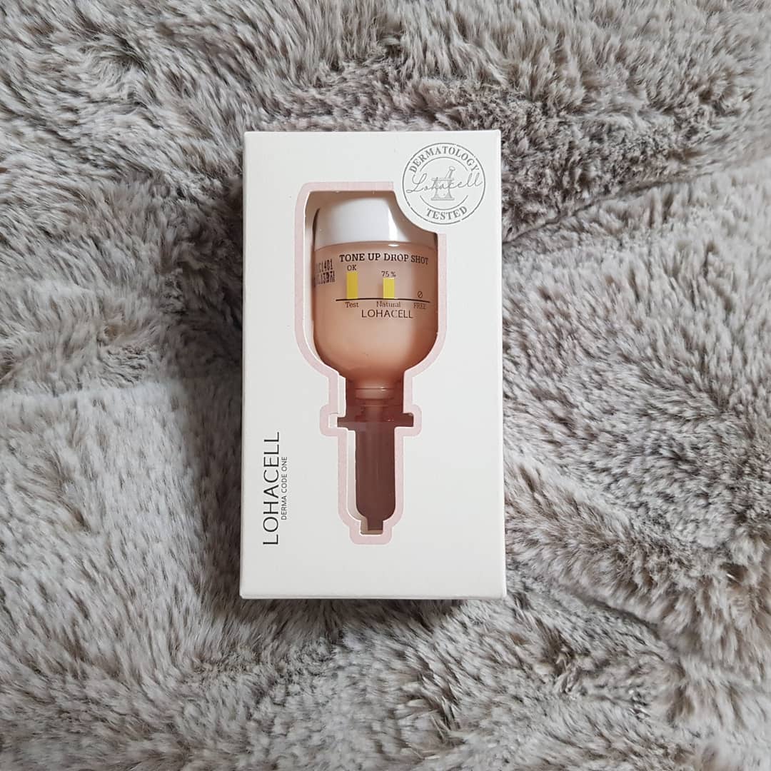 박혜정 on Instagram: “#로하셀 #lohacell #로하셀드롭샷앰플 #톤업드롭샷앰플 #드롭샷앰플 #로하셀앰플 #미백앰플 #스킨케어 #홈케어 #피부미백 #주름개선 #콜라겐앰플 #홈케어추천”