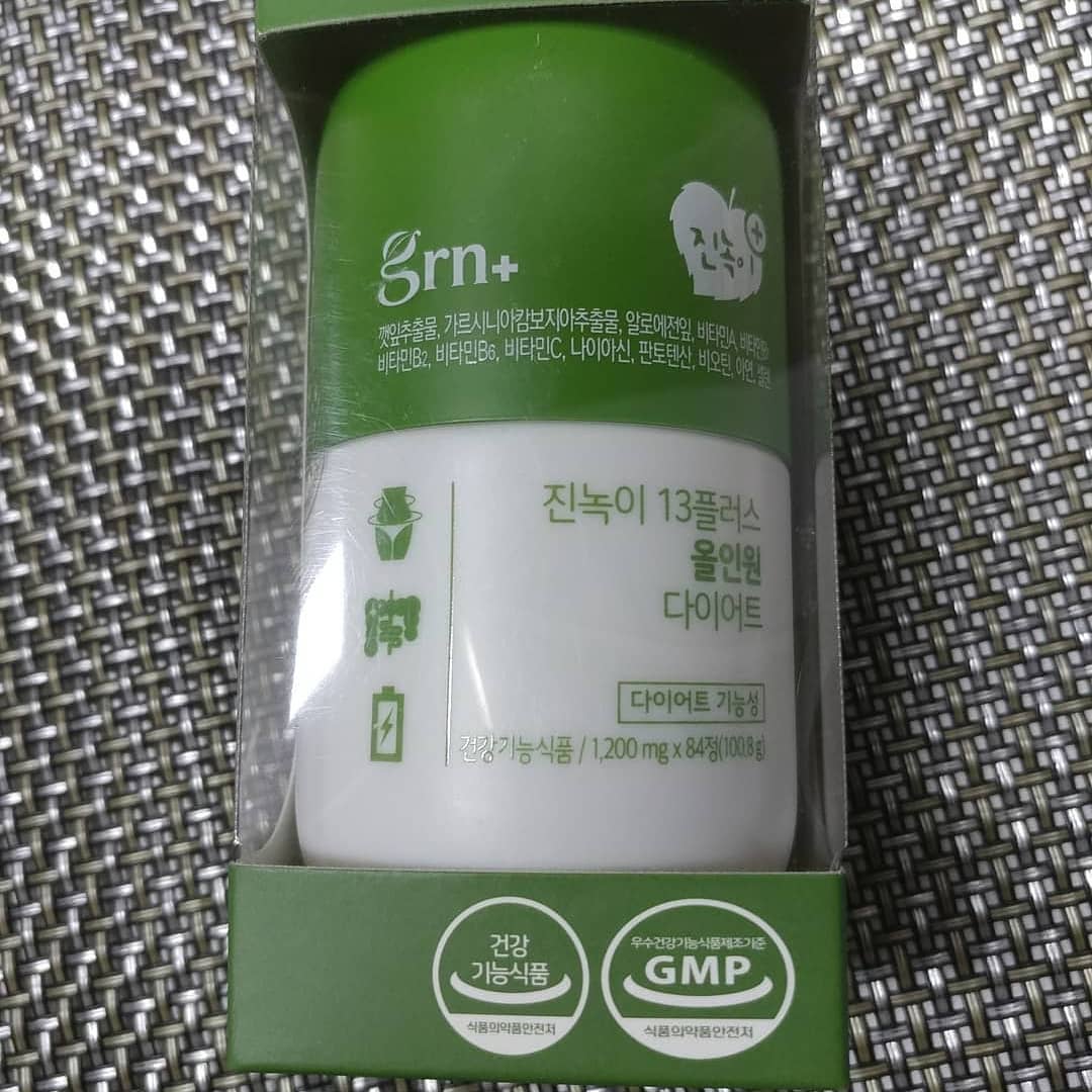 권경미 on Instagram: “GRN 진녹이를 먹기 시작했어요~ 워낙 다양한 라인이 있어서 여러가지 먹어보았지만 이번에 새로운 라인으로 런칭하여서 궁금증을 유발하는 깻잎 추출물이라니, 개인적으로도 좋아하는 채소인지라 맘에 쏙~! 깻잎 추출물과 가르시니아 함유로 2중으로 체지방감소…”