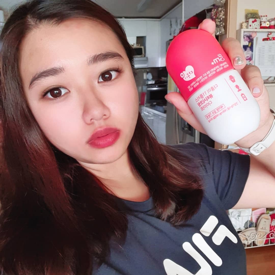 이수진 on Instagram: “하루에 3번 식전 2알 먹는 grn+ 다홍이 체지방량 감소하고 기초대사량은 증가시켜주어 다이어트에 굿 체지방 감소에 도움이 될 수 있는 CLA와 월경 전 변화로 인한 불편한 상태를 개선하는데 도움을 줘 여자들에겐 꼭 필요한 감마리놀렌산이 포함되어…”