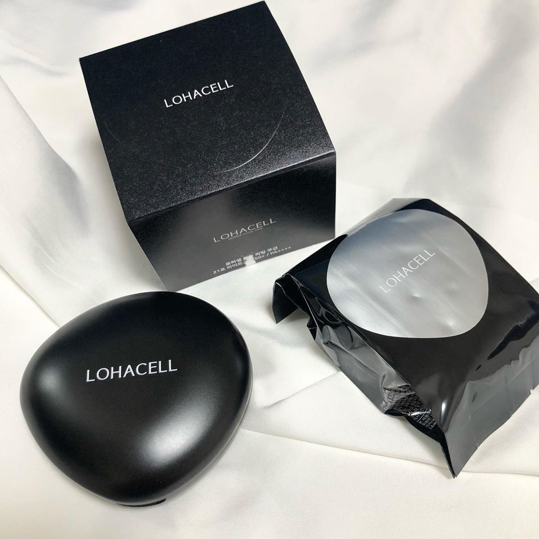 ʙᴇʙᴇ on Instagram: “#조약돌쿠션  로하셀 리얼 피팅쿠션! 진짜 쿠션에 민감한데, 이거 되게 매끈하니 가볍게 잘 펴발리네? 바르고나면 부들부들하당🥰 조약돌패키지도 너무 귀요오❣️ . #로하셀 #lohacell #로하셀조약돌쿠션 #조약돌쿠션 #리얼피팅쿠션  #지속력갑…”