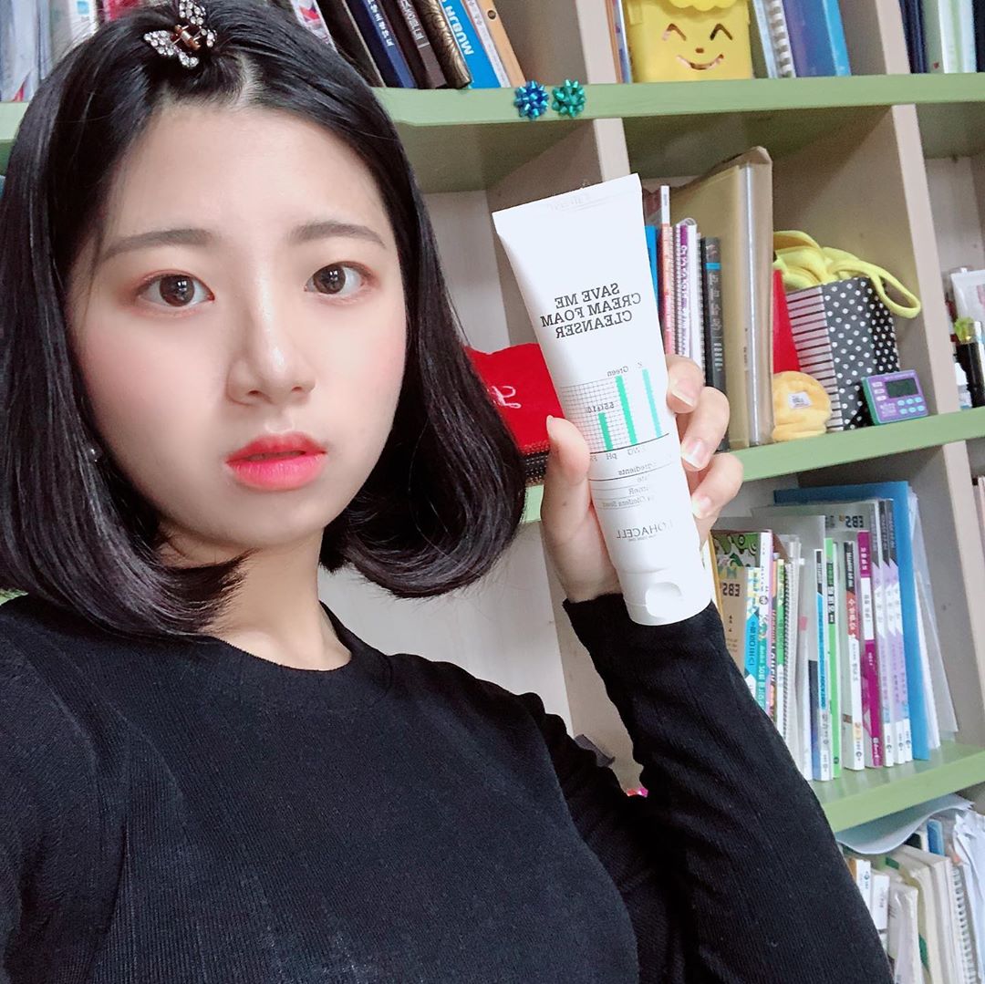 김이슬 on Instagram: “로하셀 세이브 미 크림 폼클렌저💦 . 로하셀은 컨실러도 좋지만 폼클렌저도 한 몫하더라구요😁 피부 저자극을 위한 약산성 폼클렌저! 쫀쫀하고 노폐물을 흡착해 세안이 잘 되는 폼클렌저! 피부에 무리가 가지않는 클렌저를 찾고 있다면 요거요거! 추천합니당🤙…”