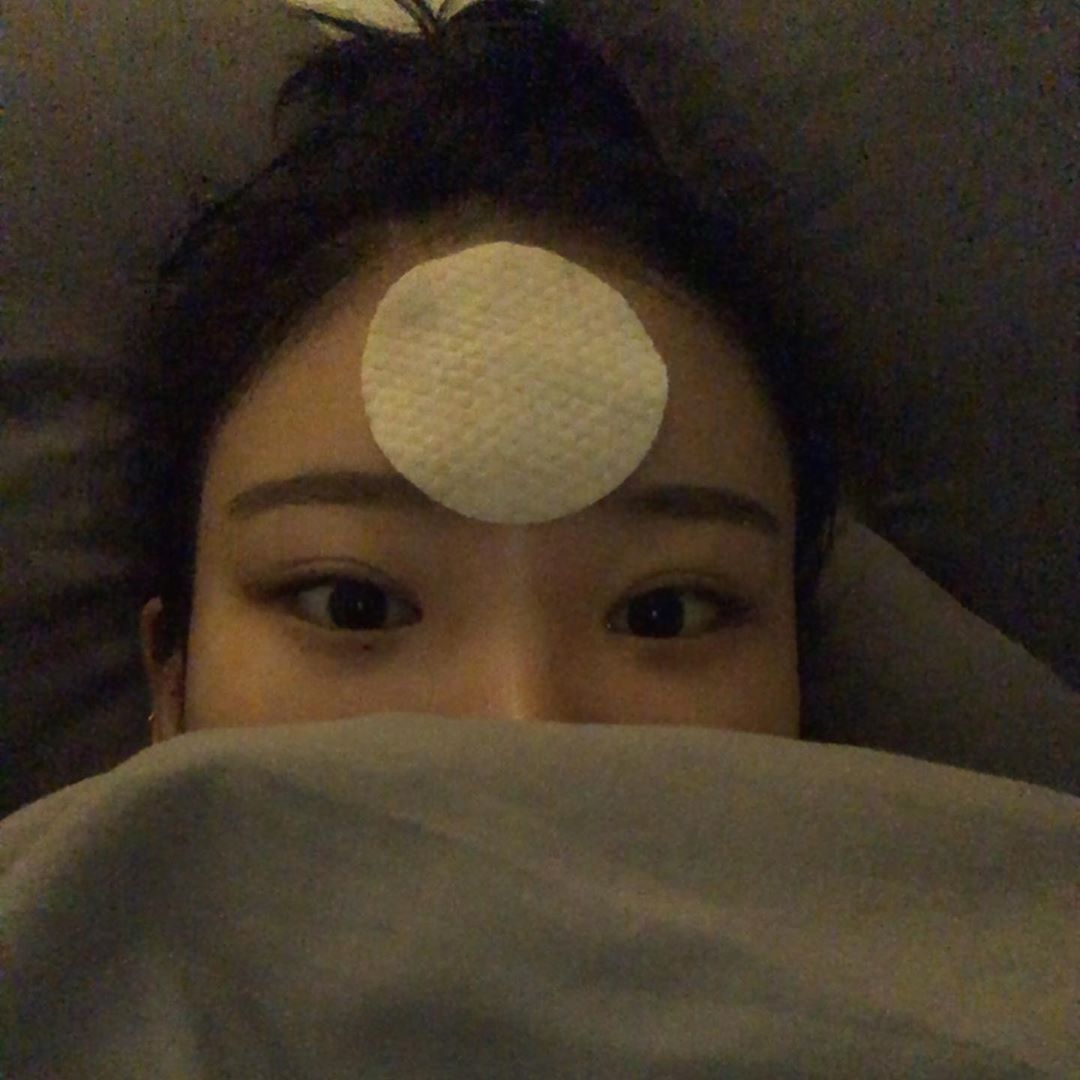 오소라 on Instagram: “#로하셀#lohacell#쌍욕패드#협찬 로하셀 제품 중 가장 맘에 들었던 거👍 원래 사용 목적은 클랜징 해도 잘 안지워지는 잔여물 때문이였는데 이건 피지? 가 없어지는게 손으로 만지면 느껴짐🤭 그리고 수분감도 생겨서 조우다,,, 거친면으로…”