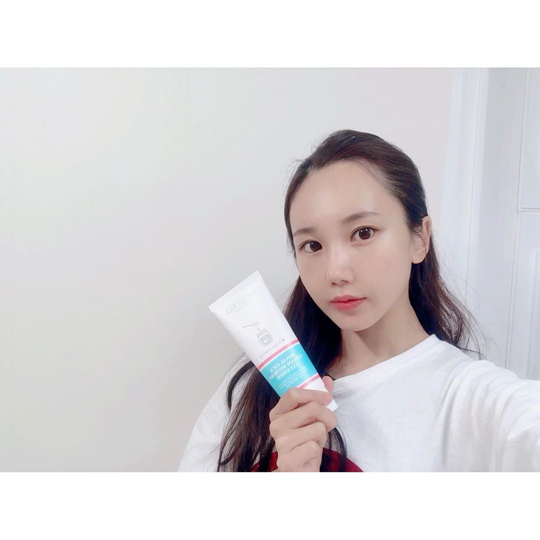 려은😙 on Instagram: “밖에서 씻을때 딱! 요것만 챙겨 나감~~!!! #약산성 폼클렌저로 5가지 콩 추출물과 로얄젤리 추출물이 함유~ 세안후에도 영양분을 채워준것 같다. 촉촉하고 순한것