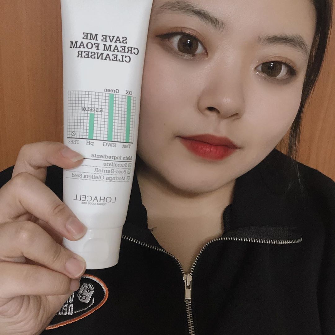 송찬미 on Instagram: “#로하셀 #세이브미크림폼클렌저 ⠀ 👉#클렌징추천 #뷰티템추천 👈 #세이브미폼클렌저 💁‍♀️ 영상부터 보고 오시져 💁‍♀️ ⠀ 로하셀 제품의 강점찾기! #약산성클렌징폼 #피부미인의길 ⠀ 물 없이도 쫀쫀하게 지워지는 :-) ⠀ 15가지 유해물질 ❌ ⠀…”