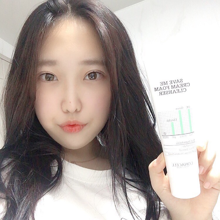 가영 on Instagram: “로하셀 세이브미 크림 폼클렌저는 약산성 폼클렌저라 피부에 자극도 덜하며많이 쫀쫀한제형이라 깜짝 놀라버림 피부자극을 최소화 & 노폐물 흡착 하여 건강한 피부 만들수 있어여 ~!~!! #로하셀 #lohacell #세이브미폼클렌저 #인스타뷰티…”