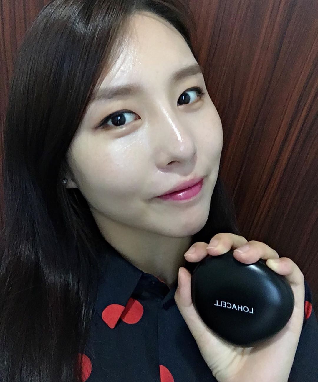 ᴾᴵᴺᴷ ᴾᴬᴿᴷ💋 on Instagram: “.
조약돌쿠션!!
커버력도 좋고 지속력도 good😍
48시간 지속력 실화인 부분?
물방울 모양 퍼프로 코옆이나 눈가도 꼼꼼하게”