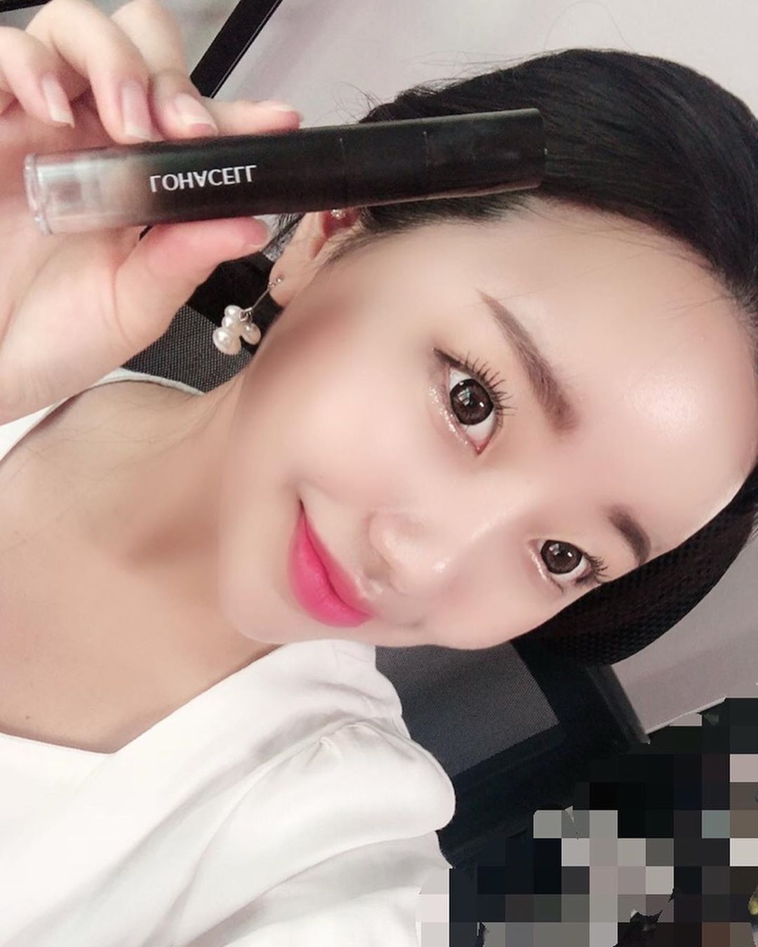 나 라 on Instagram: “믿고쓰는로하셀..! 폼클렌징써보고 좋아서 컨실러도 로하셀로 써봤는데 역시나 뜨지않고 순해 😇#로하셀 #lohacell #로하셀컨실러 #로하셀리얼피팅컨실러 #리얼피팅컨실러 #뷰티템 #뷰티팁 #트러블커버 #컨실러 #홍조커버 #컨실러추천 #메이크업 #뷰티”