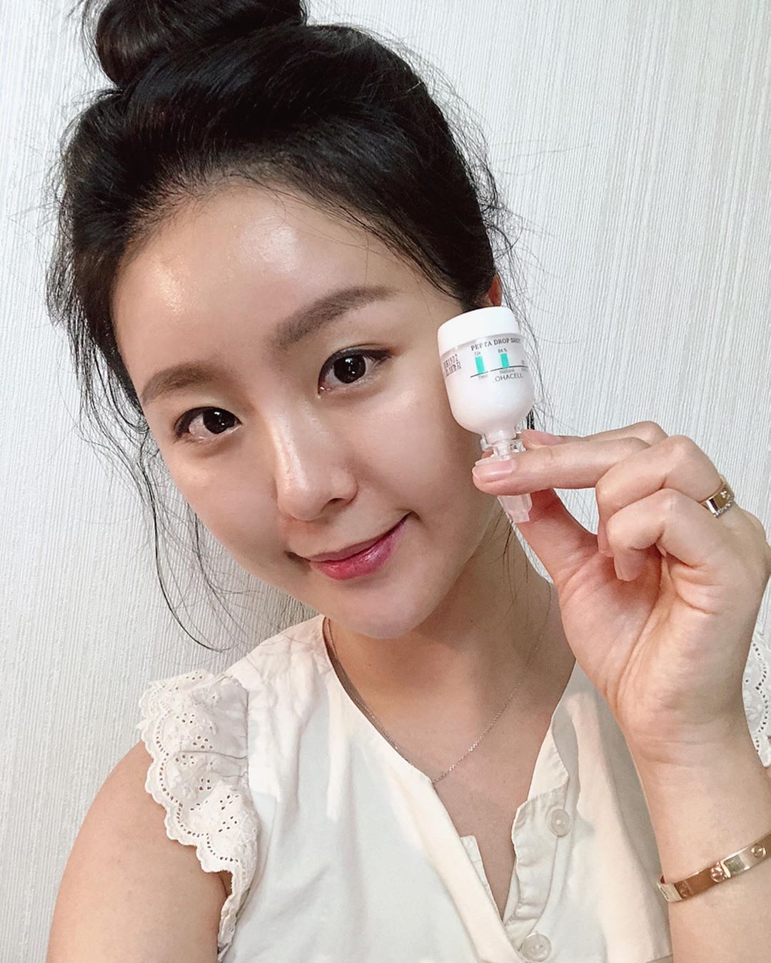 BinsMotion✨FloraBin💐 on Instagram: “오랜만에 맘에 드는 화장품을 찾았다!
여름가고 늘어진 모공 때문에 걱정 이였는데 
역시 탄력에는 펩타이드, 콜라겐 만한게 없는거 같음🥰
성분, 기능성, 용기까지 신경써서 만든티가 나는 제품이였다!”