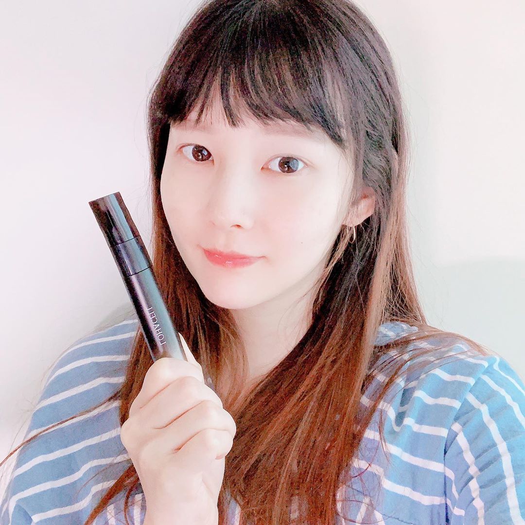 @mousejwk on Instagram: “늘어나는 잡티에 고민가득인 요즘ㅠㅠ 매끈하게 밀착되는 컨실러가 필수다 정말!! . . 지금 사용중인건 커버가 참 잘 되는 #로하셀컨실러 인데 초강력으로 커버해줘서 맘에들어하고있음ㅎㅎ 피지분비랑 각질부각도 최소화해주니까 아침에 바르고 외출 후에…”