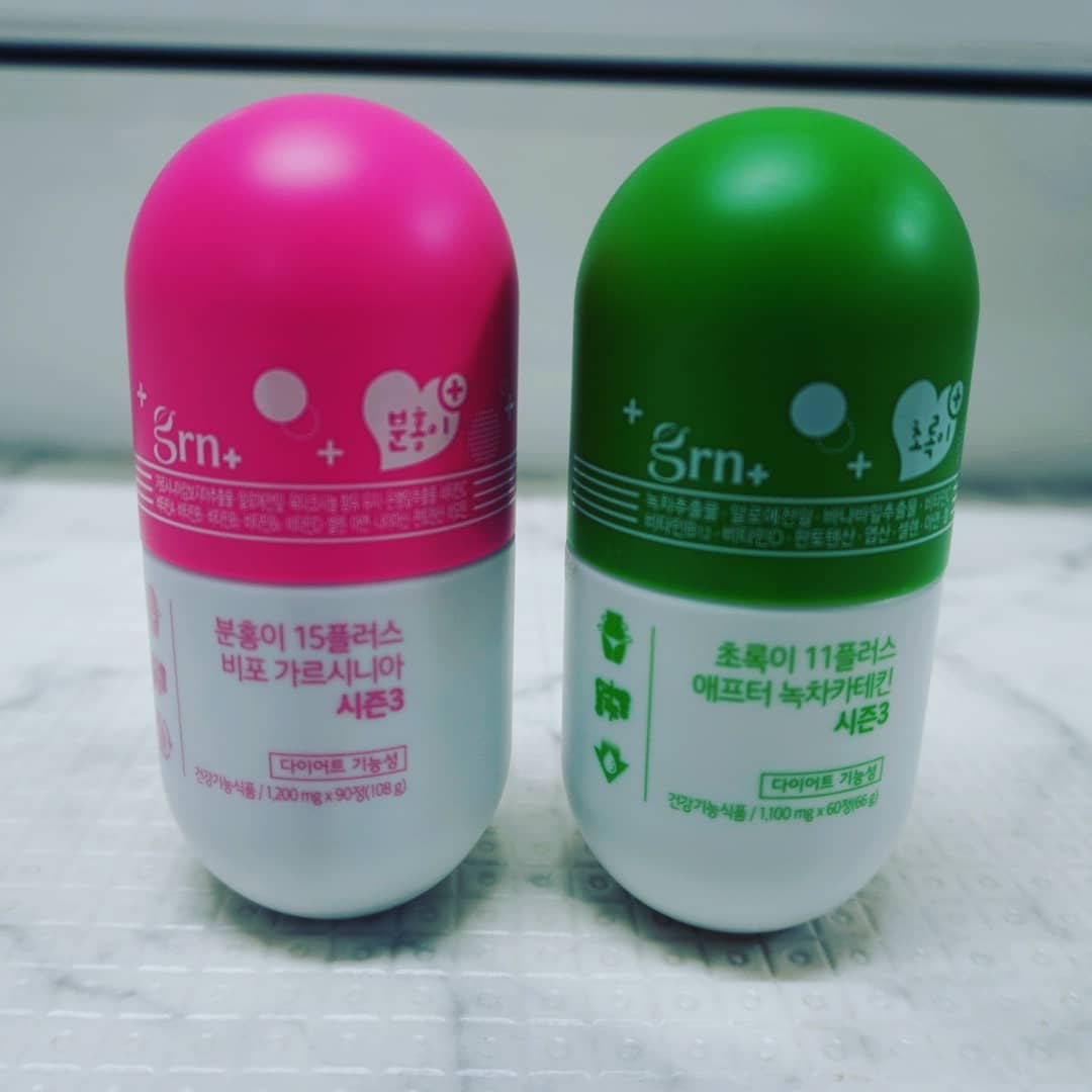 김지헌 on Instagram: “#첫줄 . . . 확바뀐 grn다이어트! 분홍이와 초록이 다이어터들이  이걸 모르면 간첩이라고하죠?! 정제 코팅기술로 섭취의 불편함을 업그레이드하고정제의 단점도 해결하여 새롭게 태어났다고합니다! 하루가 멀다하고 거머리처럼 찰싹붙어다니는 탄수화물!…”