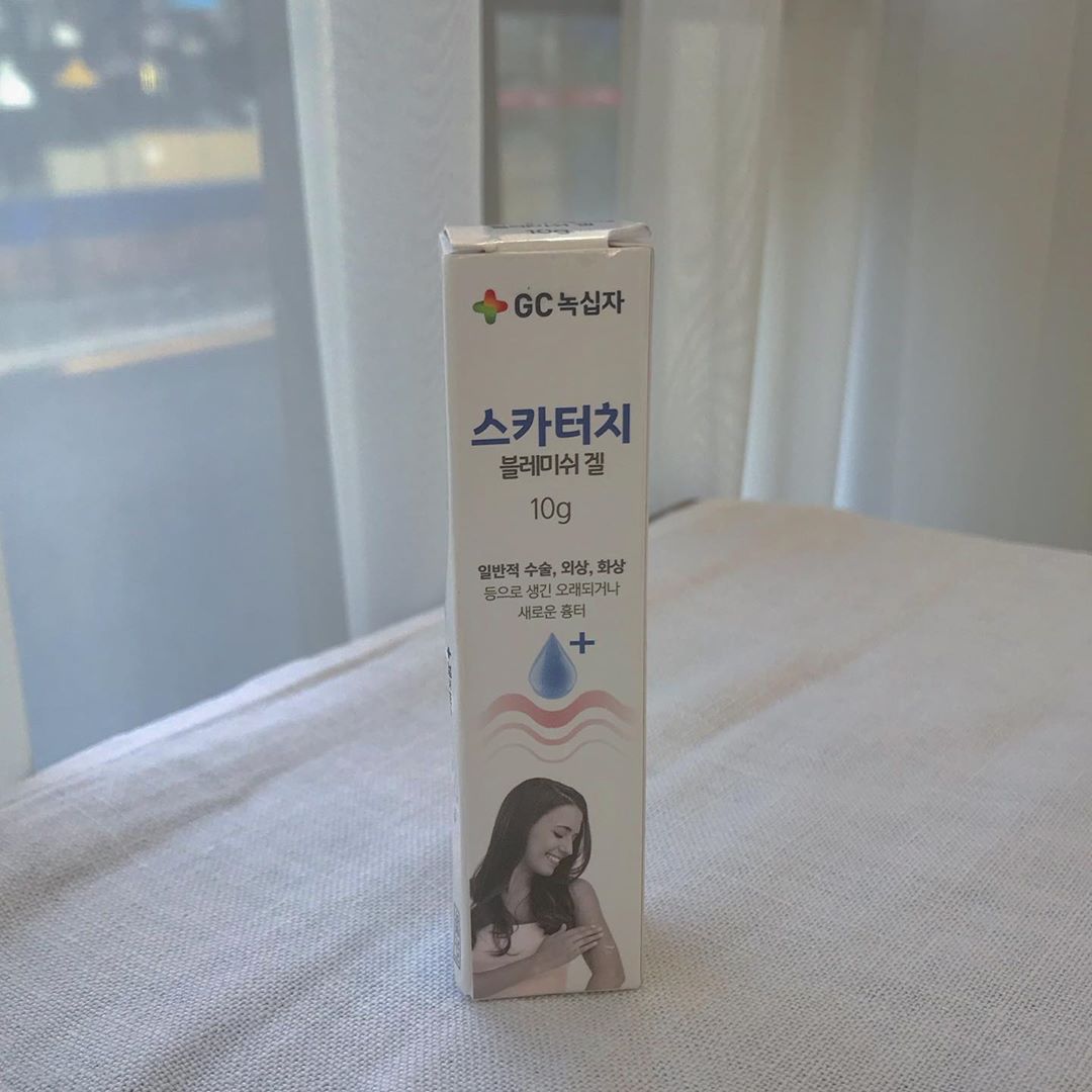 경언(행복둥이,22) on Instagram: “조심성 없는 성격 덕분에 손이랑 발에 화상을 자꾸 입어서 속상했는데, 그 속상함을 조금이나마 달래주는 화상흉터연고 #스카터치 #스카터치블레미쉬겔  어린이부터 성인 모든 연령대 사용 가능한 착한 제품이에욤 제품 바르고 건조되고 난뒤 그뒤에 화중품이나…”