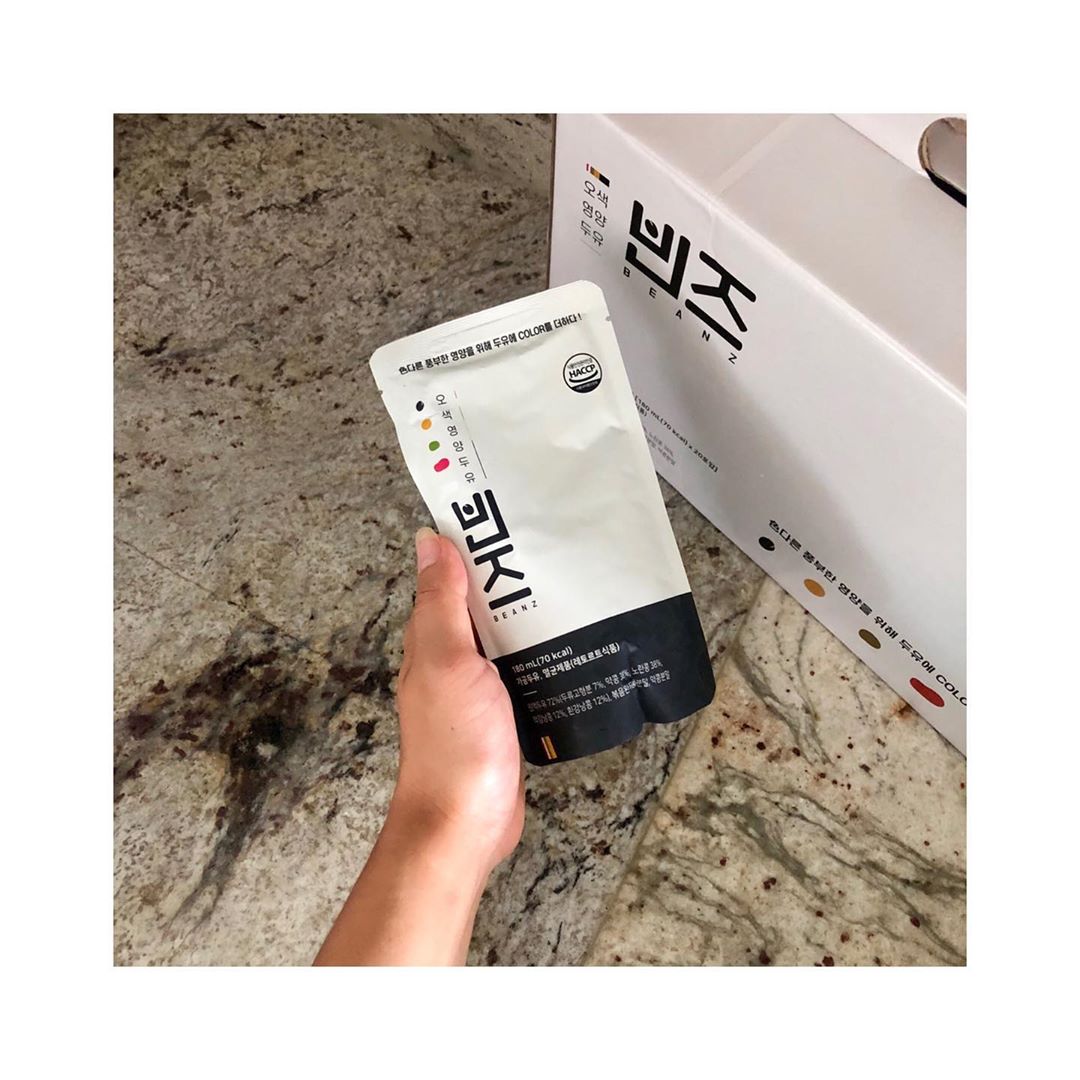 sᴜᴊɪɴ 👑 on Instagram: “요즘 아침에 하나씩 챙겨먹는 오색두유🙆🏻‍♀️ 아침에 배는고픈데 거의 항상 밥통에 밥이 없고(ㅋㅋㅋㅋㅋㅋㅋ) 아침부터 밥하기는 귀찮고(ㅋㅋㅋㅋㅋㅋㅋ) 두유 한팩씩 마시는데 포만감도 들고 일단 영양만점!!!!!!! 사실 콩 별로 안조아해서 콩밥 콩자반…”