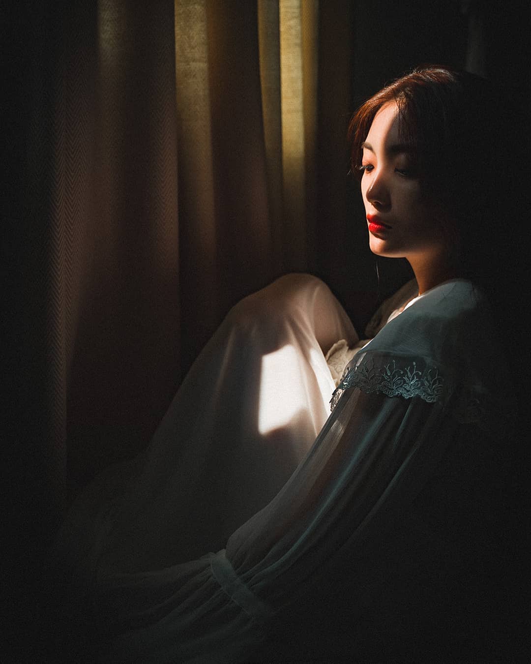 #model 은지님
-------------------------‐------------------
생각이 많아지는 
일요일 밤입니당🌙
날씨가 많이 추워졌으니
다 들 감기조심!🧚‍♀️
.
.
.
.
