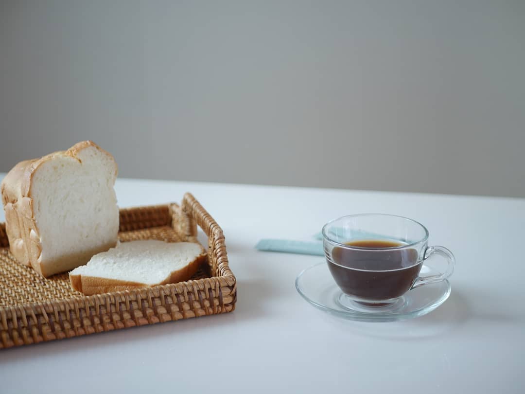 @sourire7525 on Instagram: “- 분식으로 한끼 거하게 먹었으니 커피는 다이어트커피로☕ . 다이어트중에도 포기할수 없는 커피사랑 다이어트커피는 맛없다는 편견이 있었는데 그동안 먹었던 제품과는 확연히 달리 맛있어요! 스위트아메리카노맛이라 더욱 제취향입니다😆 . 찬물에도 잘녹고…”