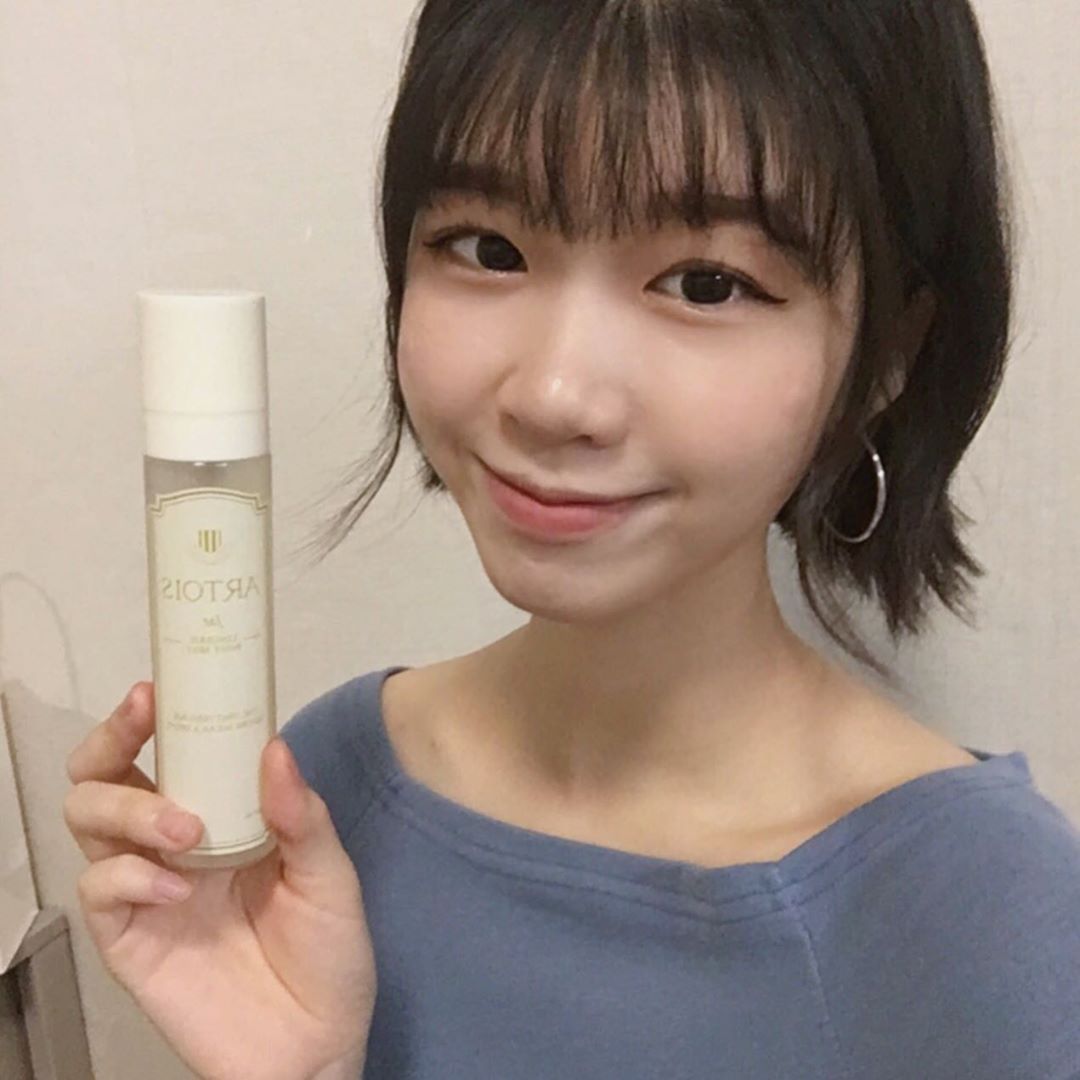 😬 on Instagram: “✨아르투아 자르 란제리 바디 미스트✨ 향수같은 바디미스트, 요새 최애 바디미스트예요🥰 따로 향수를 뿌리지 않아도 은은하게 지속되는 플로럴 향이라 부담없이 사용할 수 있어요 ㅎㅎ 게다가 향도 8가지나 있어서 취향껏 골라쓸 수 있다는🤭 , *바디미스트…”