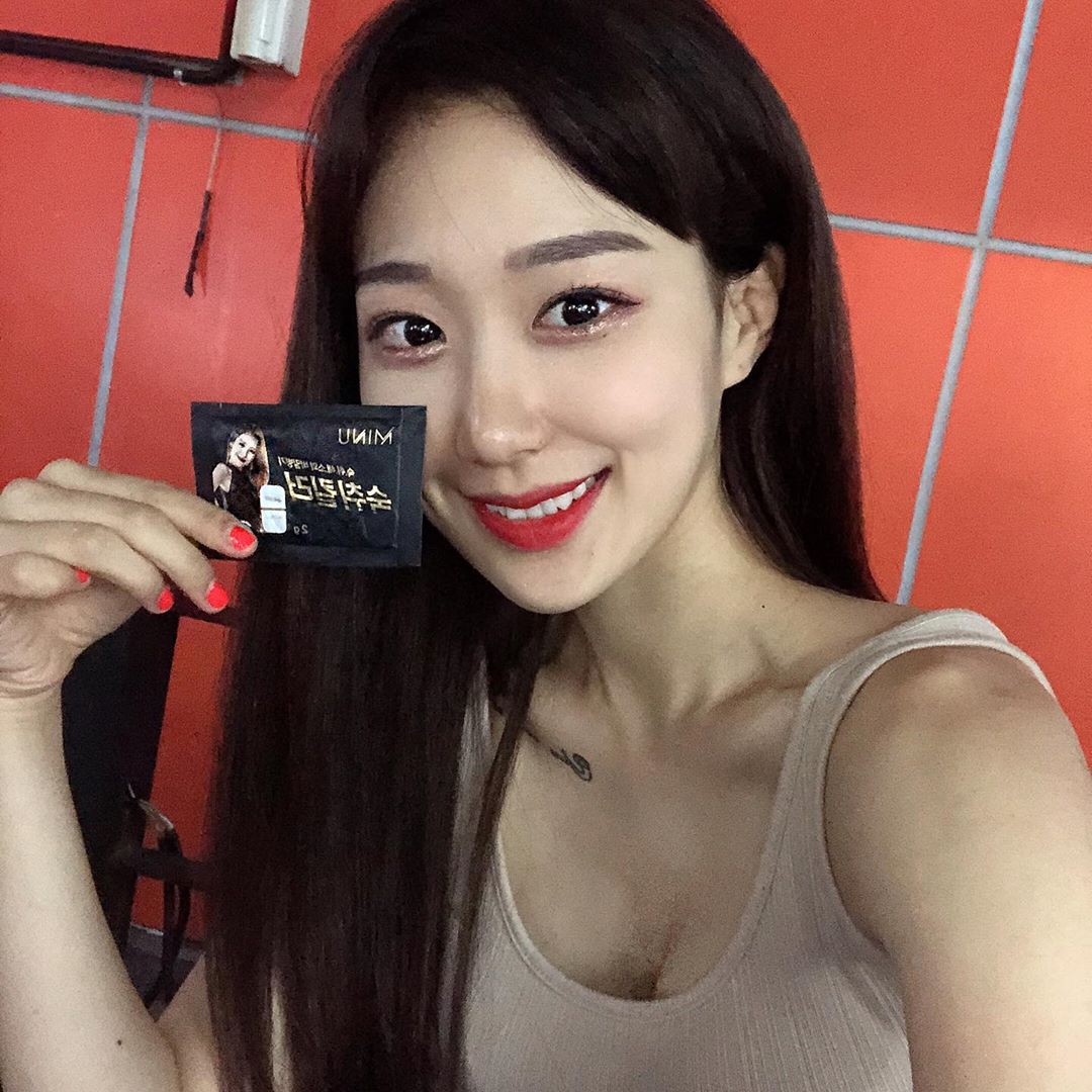 이 은 on Instagram: “저는 술을 좋아하지만 알쓰입니닷🍻 숙취+토마토+홍조 삼단콤보때문에 마음 놓고 술을 마실수가 없어요ㅠ 그런데 #미누숙취킬러 만 먹으면  속이 편하구 심지어 맛있어..!!(달달한 레몬맛🍋) 물과 술에도 타먹어도 되고 음주 전,중,후 아무때나 섭취가…”