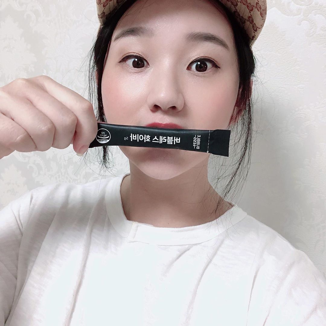 Ｂａｂｙ Ｌｅｅ on Instagram: “#버블레스화이바 과식한 다음날 몸 가볍게 배변 활동을 원활하게 도와줍니다 🤘  상품 설명은 : 거품가를 뺀 실속있는 가성비 제품을 제공하는 '버블레스'의 신제품 / 배변활동 월활에 도움을 줄 수 있는 차전자피 함유/ 차전자피 식이섬유 뿐만 아니라…”