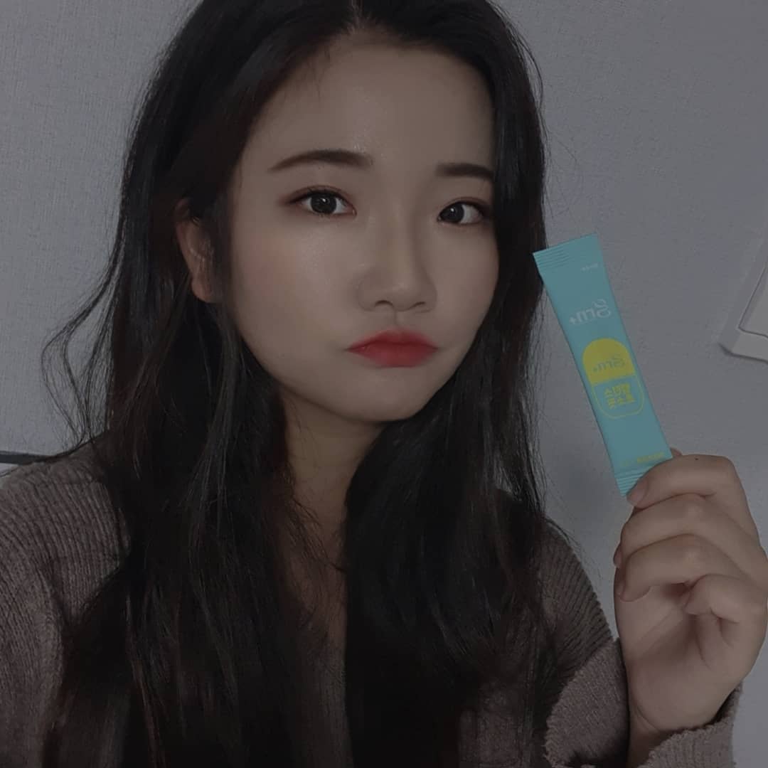 혬 on Instagram: “#GRN밸런스효소핏 ❤GRN 밸런스 효소핏❤ 요즘 주변에 추천하고 다니는 제품❗❗ 자취시작하면서 소화불량으로 고생했는데 grn 밸런스 효소핏이 음식물 분해와 배출을 도와줘서 덕분에 속이 편안하고👍🙈 효소라 해서 거부감드는 냄새나 맛아니고 정말 레몬멋…”