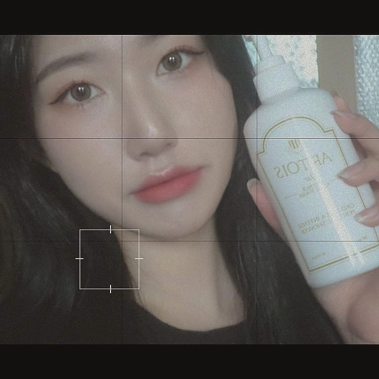 잠마몀 on Instagram: “🌈 아르투아 향수 바디워시 (자르) 🌈 . . . 향은 총 6가지고 그 중에 자르라는 향을 써봤는데 진짜 꽃향 ㅜㅜ 완전 향기로운 샴푸 냄새? 과하지도 않고 딱 좋은데 냄새도 오래 감 !!!!! 정말 이때까지 써봤던 바디워시 중에 향도 가장 좋아요…”
