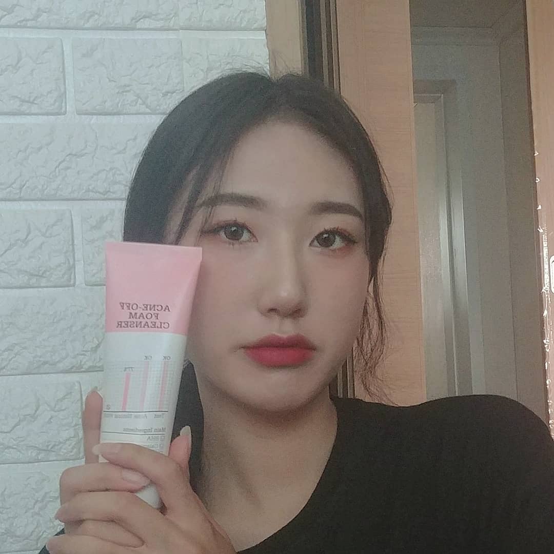 잠마몀 on Instagram: “로하셀 🎋아크네오프폼클렌저🎋 . . . 거품 자체가 쫀쫀해서 세안 할 때 따갑지 않아서 부드럽게 세안 할 수 있고 냄새도 순해서 거부감이 들지 않아서 자꾸 손이 갈 거 같은 폼클렌저에요 피부 자극 테스트도 완료한 만큼의 무자극 제품 ♥^♥ . . .…”