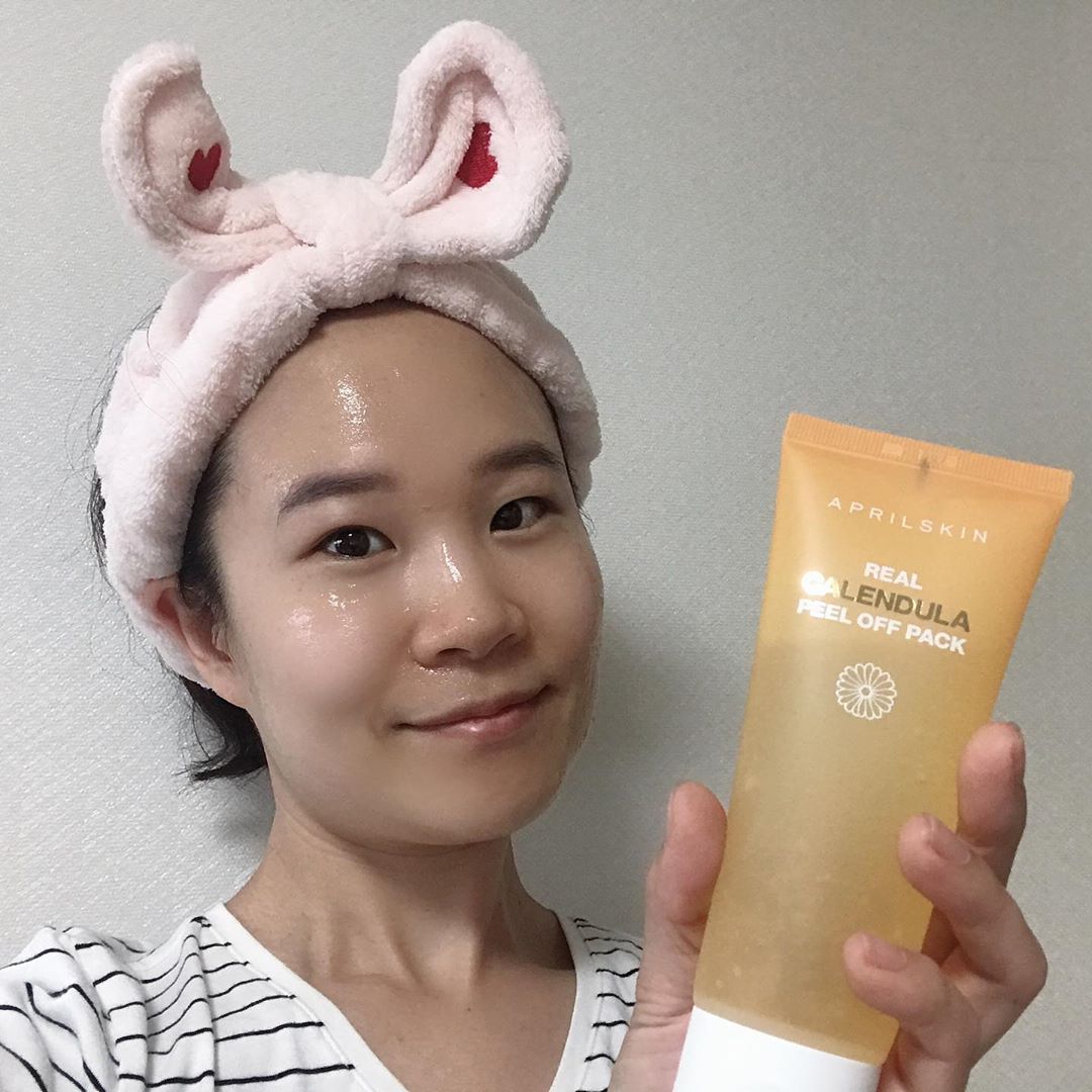 이영미 on Instagram: “피지는 흡착하고 각종 노폐물을 관리해주면서 카렌둘라꽃 원물이 수분을 공급해 매끈한 피부를 만들어주는 필오프팩 ☆리얼 카렌둘라 필 오프 팩☆  젤리브러쉬가 있으니 손에 뭍지 않고 부드럽게 발리니 넘나 좋은것!  카렌듈라가 들어있는 필오프팩이라 진짜…”
