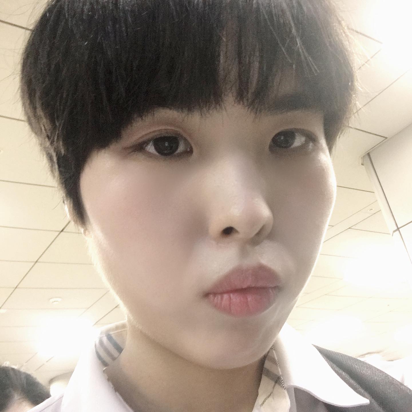 #191001 #숏컷 #신촌지노헤어 #오랜만 #다시시작 #알바면접감 #셀스타그램 #셀카 #자존감 #자신감 #컴플렉스극복
이래저래 10개월간 기른 머리 자름.
최근 힘든 일을 극_복... 했다기 보다 일단 많이 무뎌지고 있고, 힘내서 살아가기로 했다. 그리고 하고 싶은거 더 고민해보기로! 
살다보면 살아진다. 버티자 내 인생