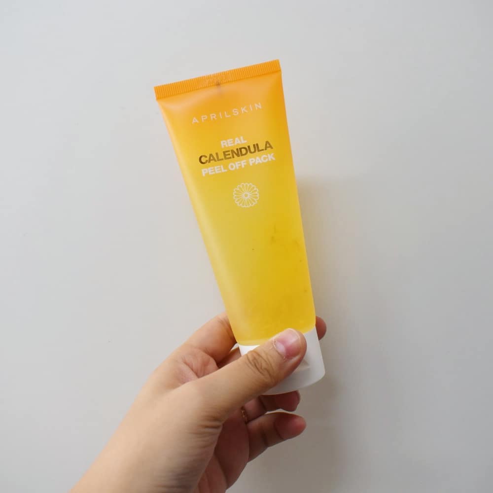 ☁ sᴜɴɴʏ ☁ on Instagram: “#솔직후기 ⠀ 에이프릴스킨 브랜드는 원래도 쓰고 있는 제품이 많아, 믿고 쓰는 편이고 SNS에서 유명한 아이템이라면 또 다 써보고 싶는 것이 여자 마음인지라 :-) ⠀ 피지를 흡착해 각종 노폐물을 관리해주면서 카렌둘라꽃 원물이 피부에 수분을 공급해…”