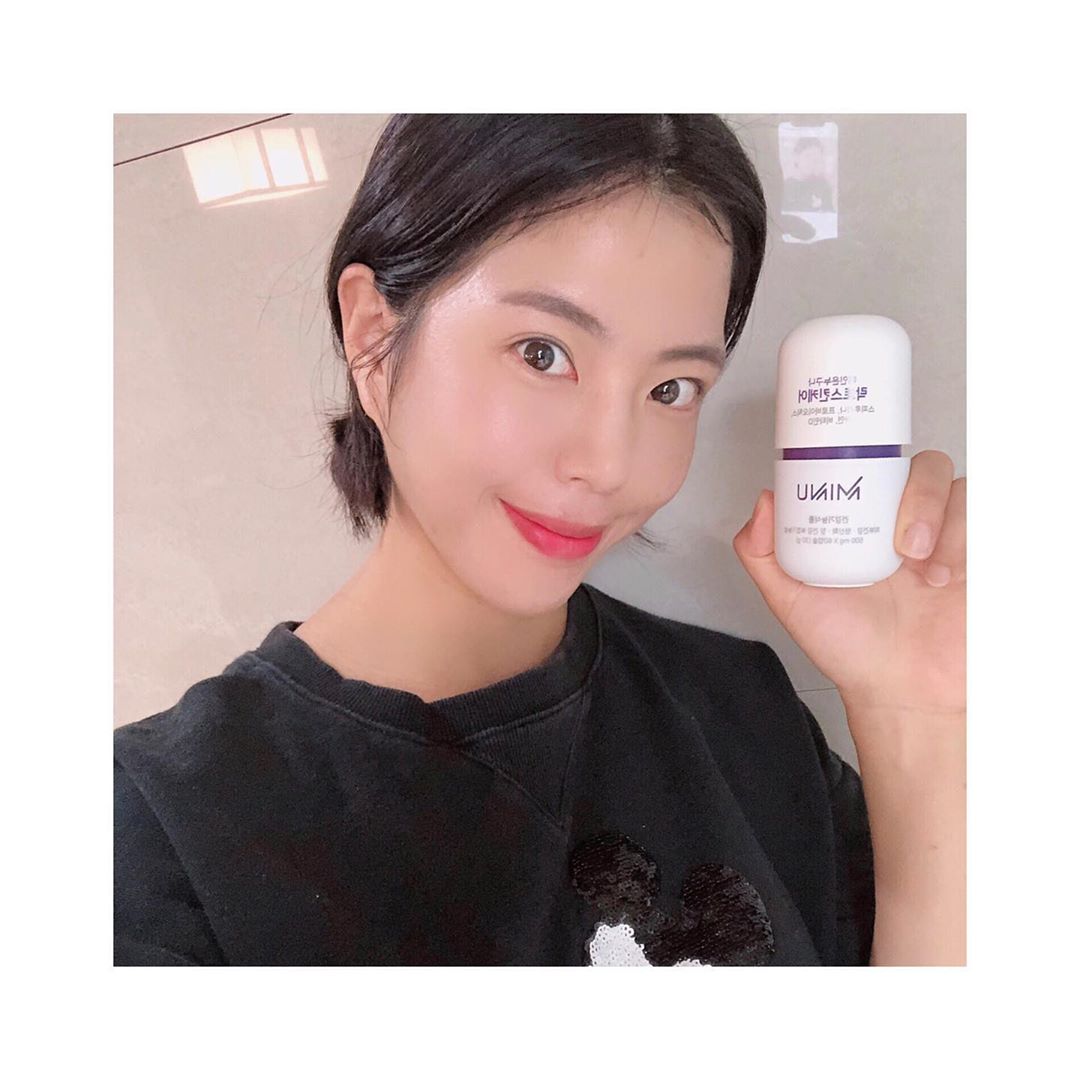 sᴜᴊɪɴ 👑 on Instagram: “요즘 하루에 두번 한알씩 꼬박꼬박 먹으면서 피부관리✨✨ 드라마틱한 효과는 없지만 꼬박꼬박 꾸준히 챙겨먹고 안먹고의 차이는 확 나타나는듯 !! 피부건강과 항산화에 좋은 스피루리나와 신바이오틱스가 들어있어서 장 건강까지 걱정없 !!! #미누 #minu…”