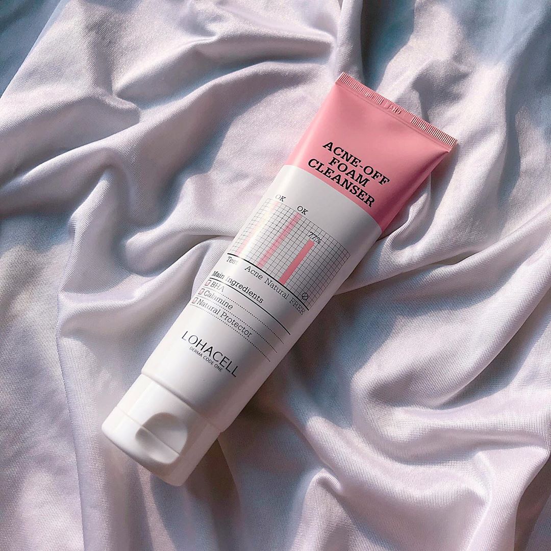 💄My makeup MY Life 💎 on Instagram: “Usually i don’t prefer Acne Product Cause it feels draining All Water of my skin. But this Cleanser is different. 😌 I felt Comfortable…”
