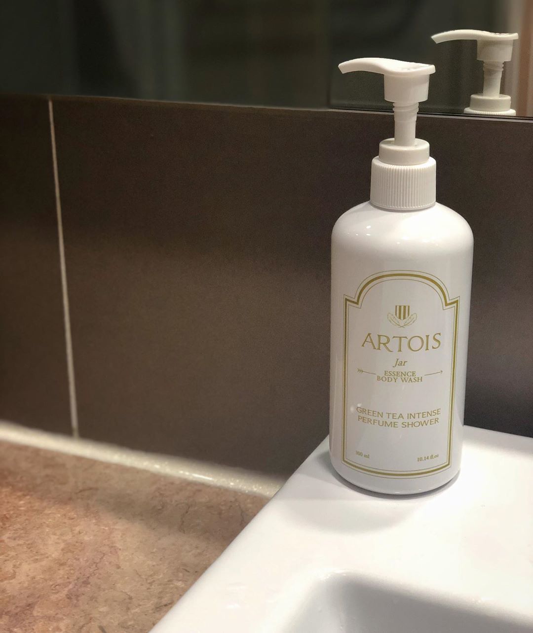 Jeong Eun Lee on Instagram: “Lovely sweet floral fragrant 
Body cleanser💕
.”