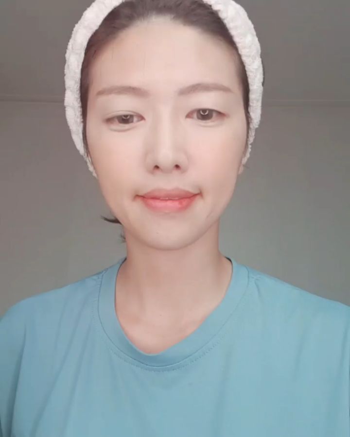 예써♥ on Instagram: “#카렌툴라팩 #사용후기  제가 사용하고있는 에이프릴스킨 제품중에 요 제품 #리얼카렌둘라필오프팩 사용하는모습을 영상으로 담아보았어요 (찍을때 노래를 괜히 넣어서 ㅠㅠ 편집할때 오버랩되네요)  일주일에 두번사용하라고했지만 전 한번이 잘 맞는거같아요…”