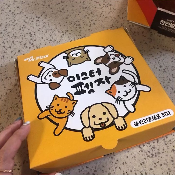 ෆ on Instagram: “/ 대박 미피에서 강아지피자도 같이 나와유🧡 펫퍼로니 .. 일명 🎼미스터펫자~ㅋㅋㅋㅋ 아직 아기라서 한조각만 줬는데 순삭. 마지막은 내피자🍕 . . . #미스터피자 #미스터펫자 #강아지피자 #강아지간식 #피자 #먹스타그램 #대구 #일상 #소통 #인친…”