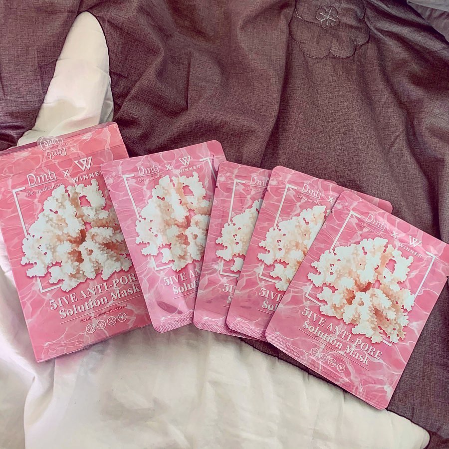 Right_rimm on Instagram: “✔️파이브 안티포어 솔루션 마스크✔️ ➡️피지정리 하면 모공팩이나 이런걸루 뜯었는데 마스크팩 하나로 해결할 수 있어서 간편해서 너무 좋아 ^^ 이거 하구 화장하면 완전 잘먹음 ㅠㅜ 촉촉한데 안찐득해서 너무 좋음~ 환절기라 피부 정리 원하면 메디코템…”