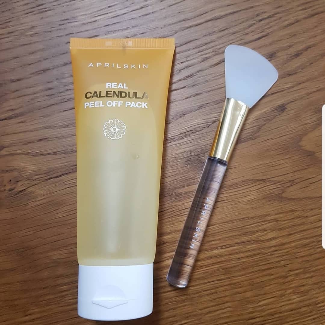 키즈모델 이채현 on Instagram: “𖤐𖤐𖤐 . . 에이프릴스킨 카렌듈라팩 ,  요새 피부개퓌부라고 놀림받아서 모닝팩투척🙄😒🙄😒 . .  카렌듈라팩은 88만개 완판! 만족도 99.9%! 에이프릴스킨 베스트셀러 아이템이고,'리얼 카렌둘라 필 오프 팩'은 피지를 흡착하고 각종 노폐물을…”