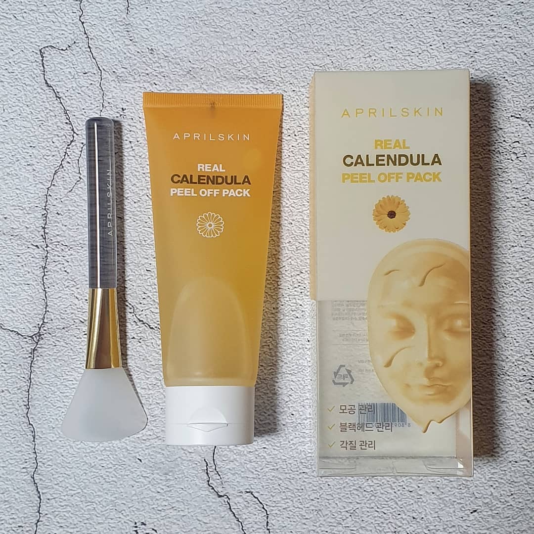 샤오린 on Instagram: “#에이프릴스킨 #필오프팩

무려 88만개가 완판된 그 팩!
피지를 흡착하고 각종 노폐물을 관리하면서
카렌듈라꽃이 피부를 촉촉하게 수분을 공급해주는
필오프 타입 팩

노폐물은 물론 
블랙헤드 화이트헤드 관리까지!!! #리얼카렌듈라필오프팩 #리얼젤리브러쉬”