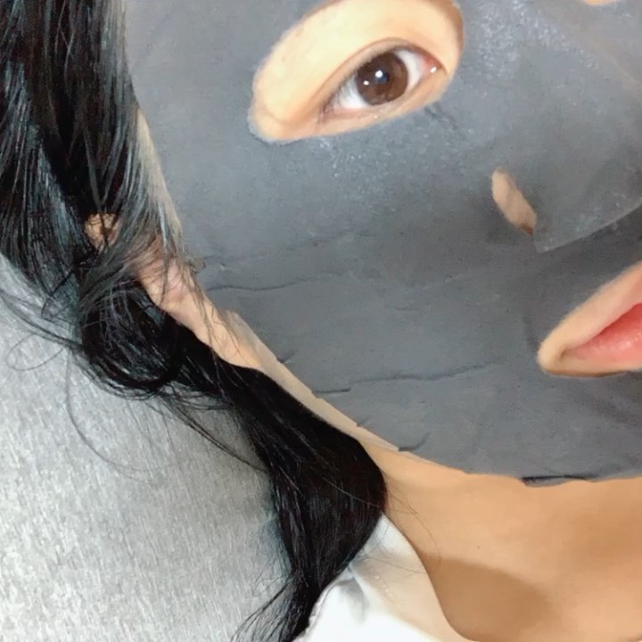민서 on Instagram: “자극없이 모공청소랑 피부진정 까지 시켜줘서  팩하고나면 화장이 너무 잘먹는다 ㅠㅠ 촉촉하지만 끈적임도 없구 보습까지해줌🎀 . . . 주로 해외수출 위주라 국내에선 신상 브랜드로 많이 알려지지진 않았지만 서울 강남권 피부관리샵 성형외과 등 시내…”