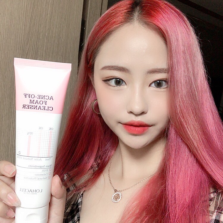조아라 on Instagram: “❗️로하셀 아크네오프폼클렌져❗️ 조약돌쿠션, 쌍욕패드에 이어 세번째 로하셀 제품을 써보는데 역시 로하셀은 피부맛집👍🏻👍🏻 여드름과 트러블 완화에 신경쓴 제품이라 피부 자극을 최소화하여 건강한 피부만들기 가능☺️ 다들 피부 관리는 로하셀 하세요〰️🥰…”