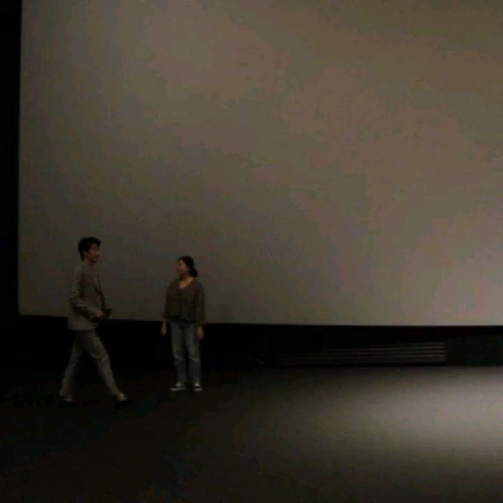 행복부자(happyness_rich) on Instagram: “정신없이 웃다가 사랑이란 단어가 가슴에 남게된 영화. . . 찌질하지만 진솔한 웃기지만 진지한 바보같지만 매력적인 . . 반전 매력들이 넘쳐나는 영화, '두 번 할까요' . . 집에서 혼자 보는것보다는 극장에서 여럿이 같이 웃고 울며 보기에 좋은…”