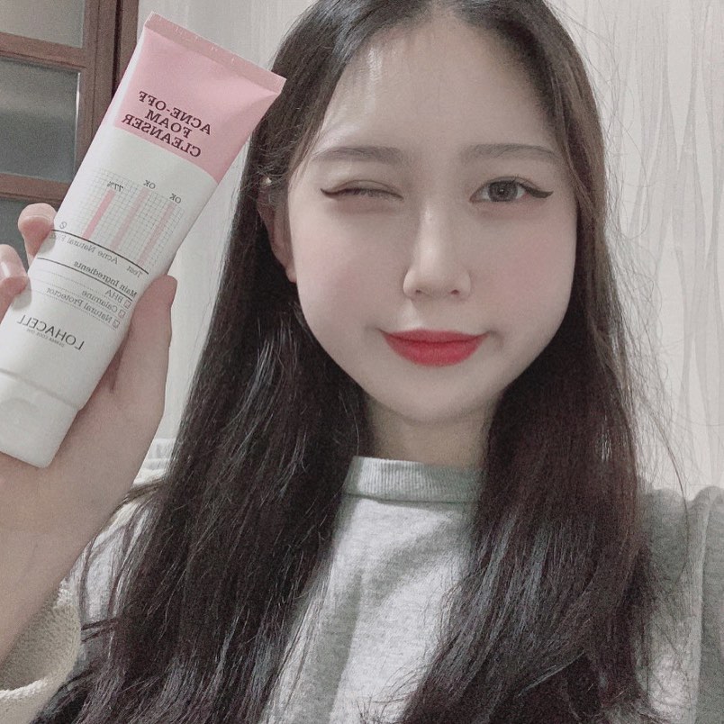 아영 on Instagram: “로하셀 아크네 오프 폼 클렌저 🧼💧 여드름과 트러블 완화에 도움이 될 수 있는 살리실산과 칼라민이 함유된 폼 클렌저에요 !!! 쫀쫀하고 풍성한 거품으로 피부 자극을 최소화하고 모공 속 노폐물을 흡착하여 건강한 피부를 만들 수 있는 제품입니당…”