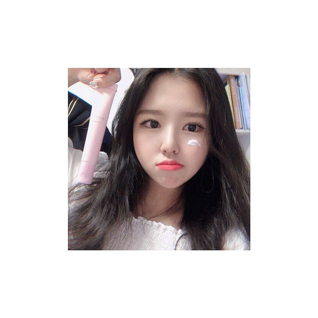 @0zboss on Instagram: “블랑풀 신상 필터크림 나두 써봤댜 🥰
기존 톤업크림은 건조해서 밀리거나 촉촉해서 지속력이 💩이였는데 블랑풀 필터크림은 부드럽게 발리면서 지속력도 좋당 -
-
-
#블랑풀 #필터크림 #블랑풀톤업 #블랑풀필터크림 #톤업크림 #톤업크림추천”