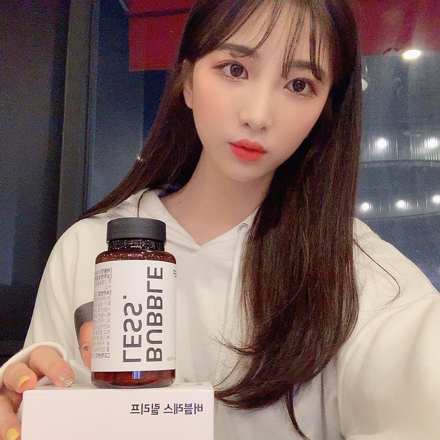 @h_adorable.s2 on Instagram: “여성 10명 중 8명(79%)이나 경험하고 있다는. 일명 'PMS'(월경전증후군)!!! 하,,🤬. . 그날이 다가오면 피부도 말썽,, 스트레스도 만땅,,😭. 불편한 점이 한두개가 아닌데 '감마리놀렌산' '비타민C' 'L-테아닌'이 함유되어 있어…”