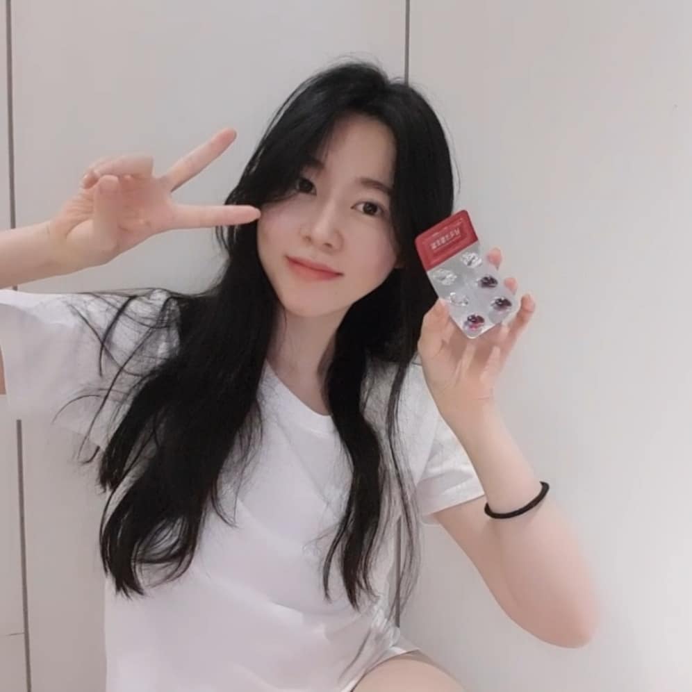사람냄새나는 사람이길.. on Instagram: “매일 챙겨먹기🦐 새로운 단백질 식량자원으로 요즘 주목 받고있는  남극크릴오일 🦐 크릴은 지구상에서 가장 깨끗한 남극 청정지역에서 서식하는 플랑크톤의 일종인데요 먹이없는 환경에서도 200일동안  생존하는 놀라운 생명력을 가지고 있대요 크릴새우속 이런…”