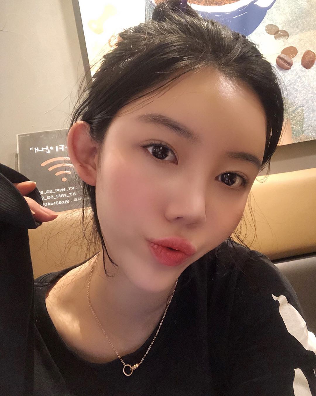 둉 on Instagram: “눈화장은 안해듀 마스카라는 해야되는 둉 ㅎ . . . .  #뷰티스타그램 #마스카라 #속눈썹연장 #크레이지컬마스카라픽서 #쉬드엘 #SHEDEELL #쉬드엘크레이지컬마스카라픽서 #쉬드엘마스카라픽서 #크레이지컬마스카라픽서 #쉬드엘크레이지픽서…”