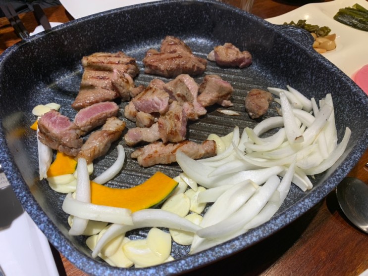 동탄회식장소로 딱인 분위기 갑 고기집 '외식창고'