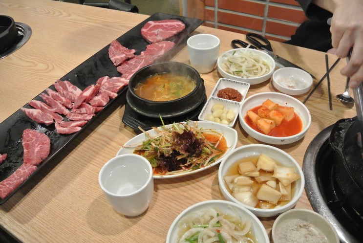 사당역 고깃집, 웃찾소에서 소 한마리 잡아먹고 왔어요!